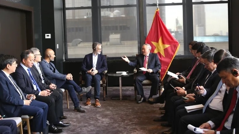 Deputy PM Nguyen Hoa Binh meets with leaders of UN, leading US corporations