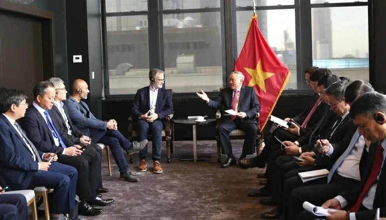 Deputy PM Nguyen Hoa Binh meets with leaders of UN, leading US corporations