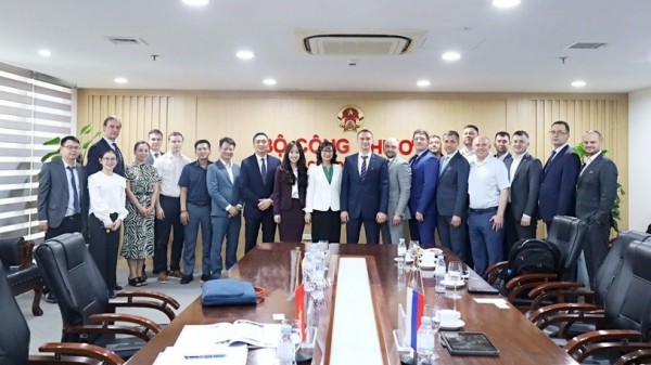 Deputy Minister of Industry and Trade holds working session with Deputy Governor of Russia’s Tyumen Region