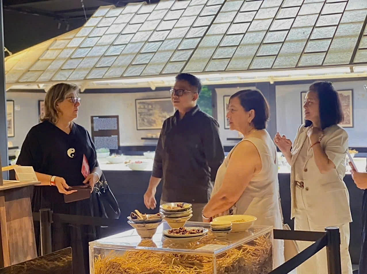 Heritage Journey: Pho Museum welcomes Consular Club representatives for a cultural exchange