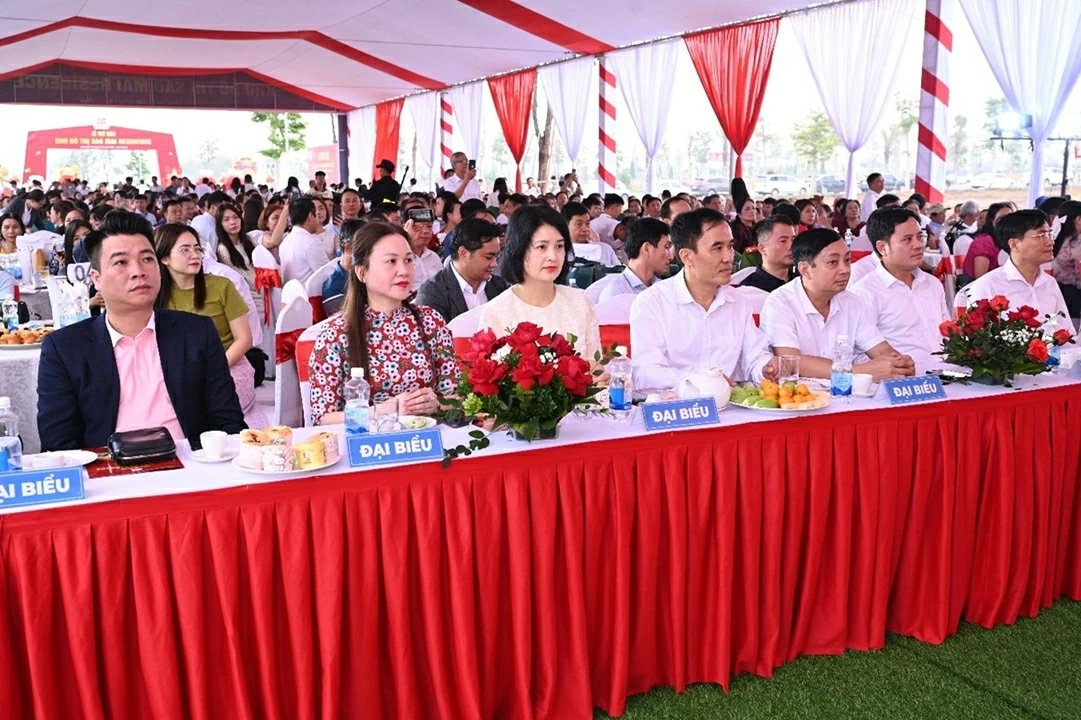 Toàn cảnh sự kiện với sự hiện diện đông đảo của Quý khách mời.