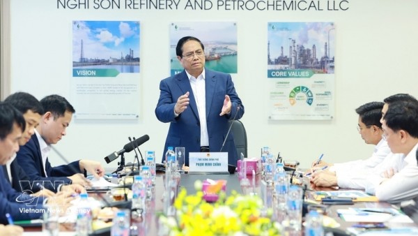 PM Pham Minh Chinh stresses need to diversify oil supply at Nghi Son refinery for energy security