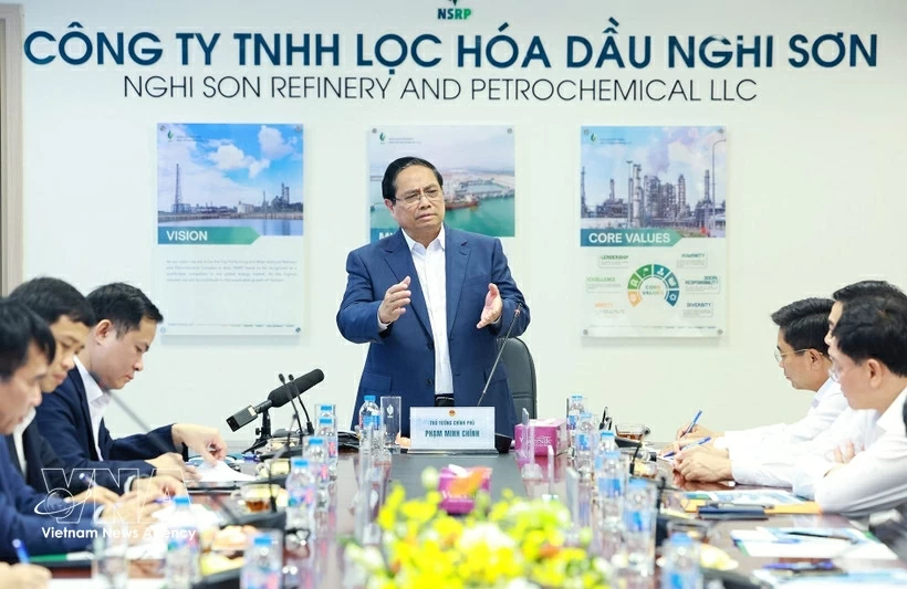 Prime Minister Pham Minh Chinh speaks at the working session with the leadership of the Nghi Son Refinery and Petrochemical LLC (NSRP) on March 29 (Photo: VNA)