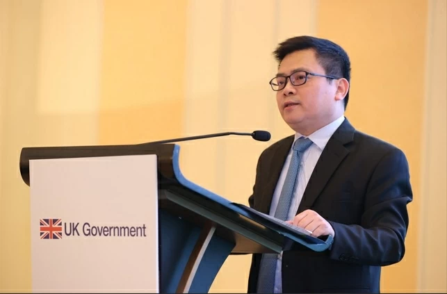 Vietnam - UK strengthen cooperation in green finance, clean energy, and climate-resilient growth