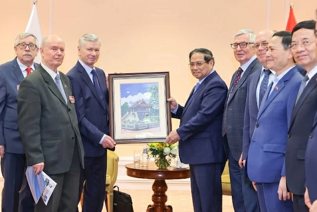 Prime Minister Pham Minh Chinh receives leaders of Russia–Vietnam Friendship Association, Russian War Veterans