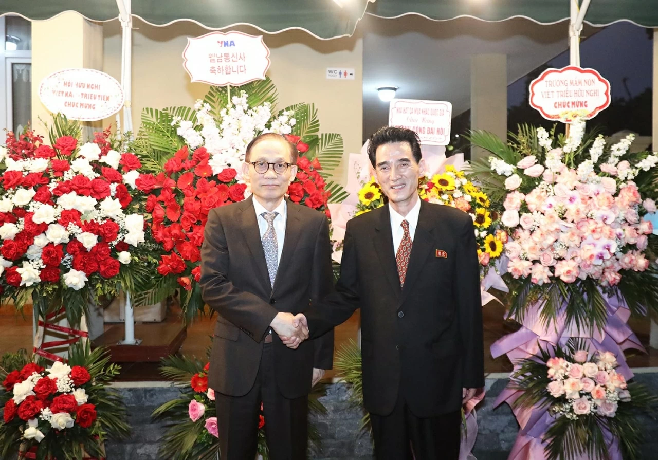 Politburo member, Foreign Minister Le Hoai Trung attends reception marking the 9th Congress of the Workers’ Party of Korea