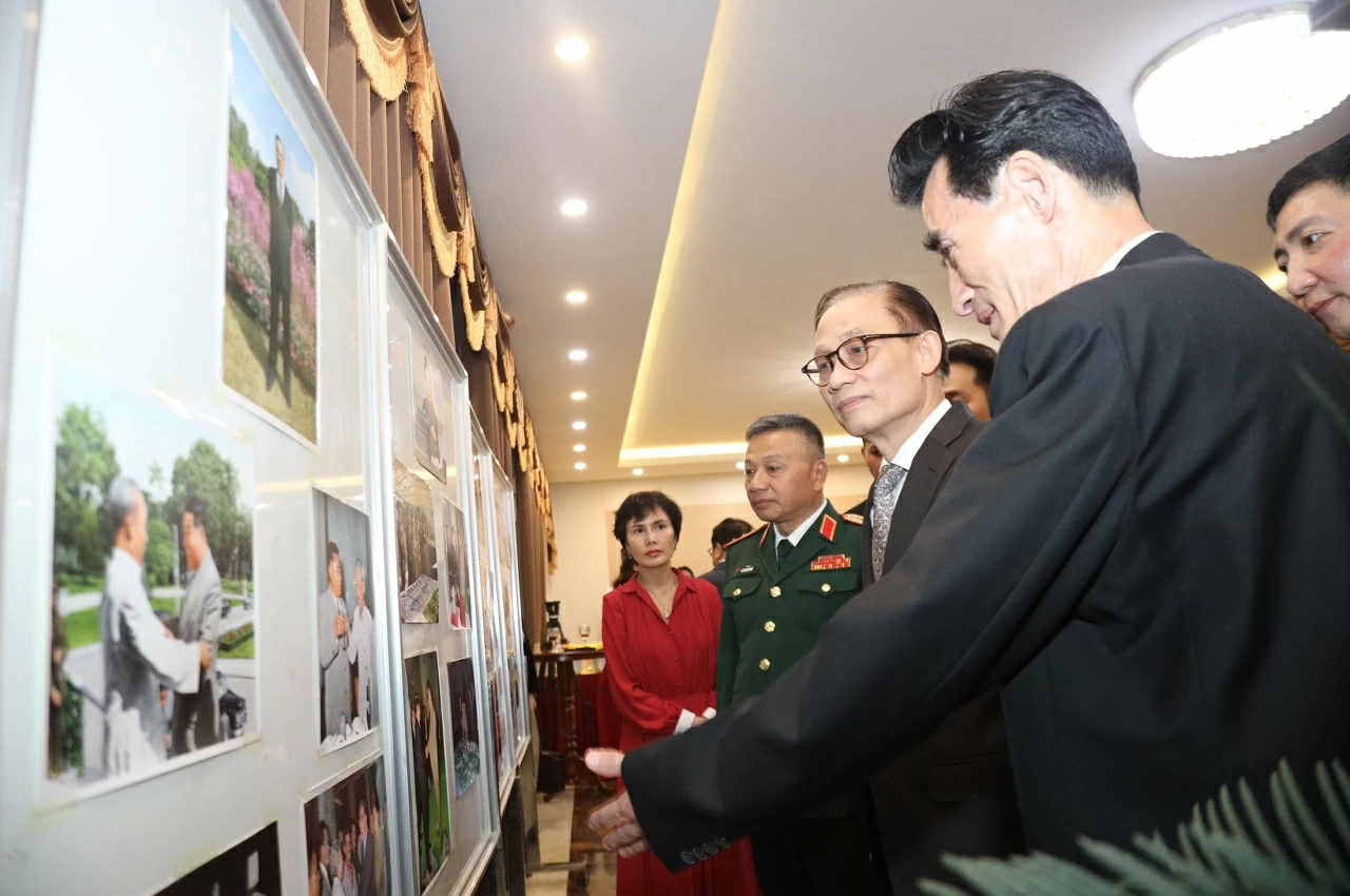 Politburo member, Foreign Minister Le Hoai Trung attends reception marking the 9th Congress of the Workers’ Party of Korea