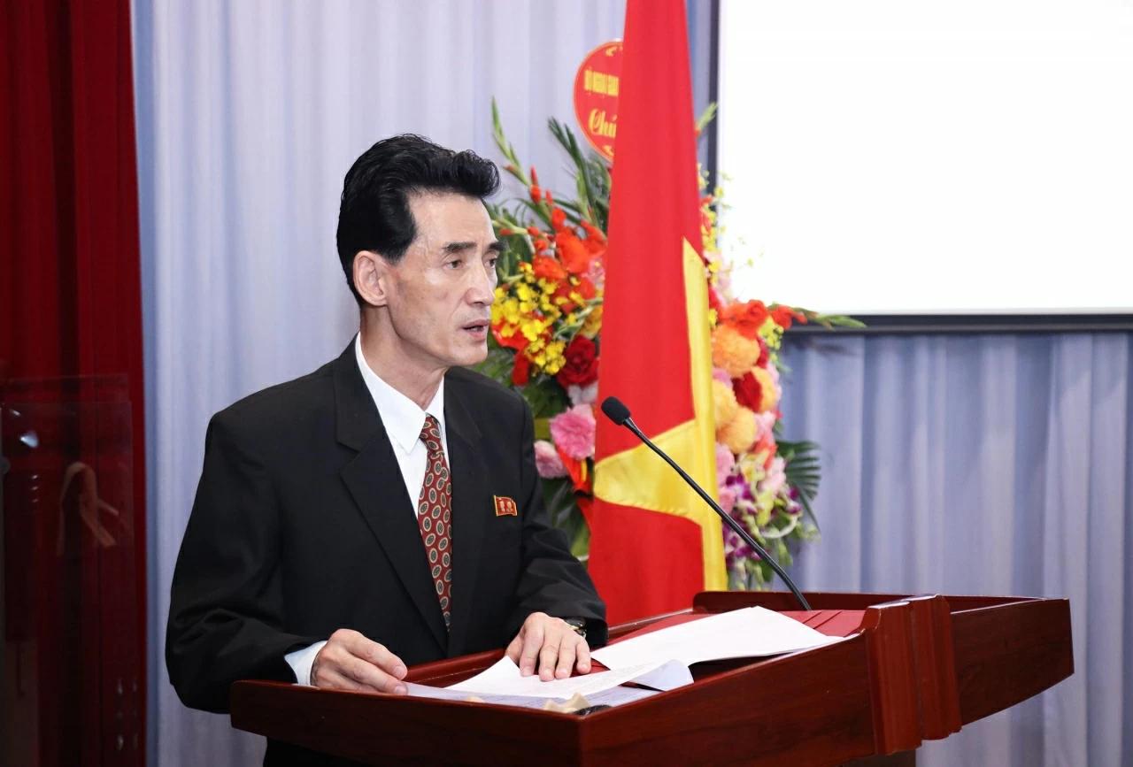 Politburo member, Foreign Minister Le Hoai Trung attends reception marking the 9th Congress of the Workers’ Party of Korea