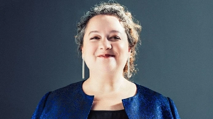 French female conductor tours Vietnam, connecting the music of two nations
