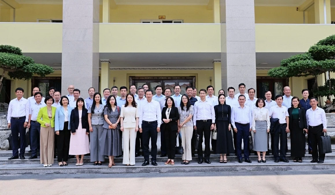 Economic Diplomacy: Creating new development momentum for Dong Nai and Vinh Long in a strategic linkage space Economic Diplomacy: Creating new development momentum for Dong Nai and Vinh Long in a strategic linkage space