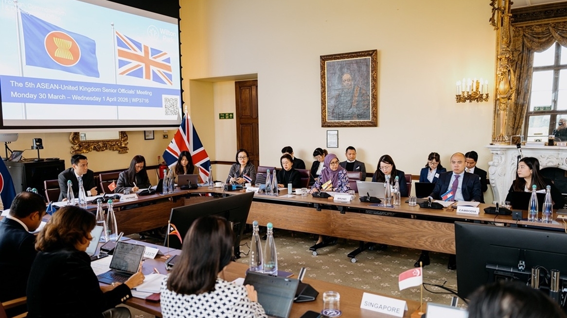 Deputy FM Dang Hoang Giang co-chairs ASEAN-UK Senior Officials' Meeting at Wilton Park