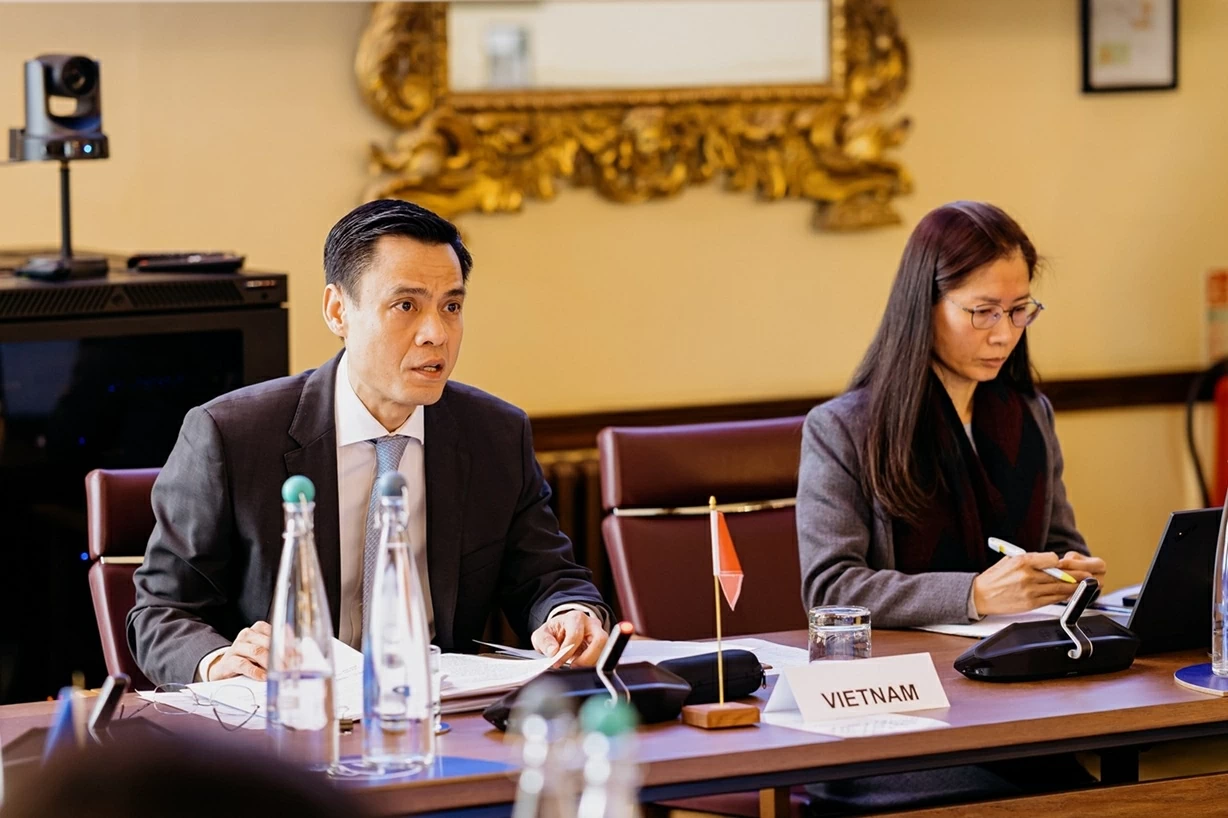 Deputy FM Dang Hoang Giang co-chairs ASEAN-UK Senior Officials' Meeting at Wilton Park Deputy FM Dang Hoang Giang co-chairs ASEAN-UK Senior Officials' Meeting at Wilton Park