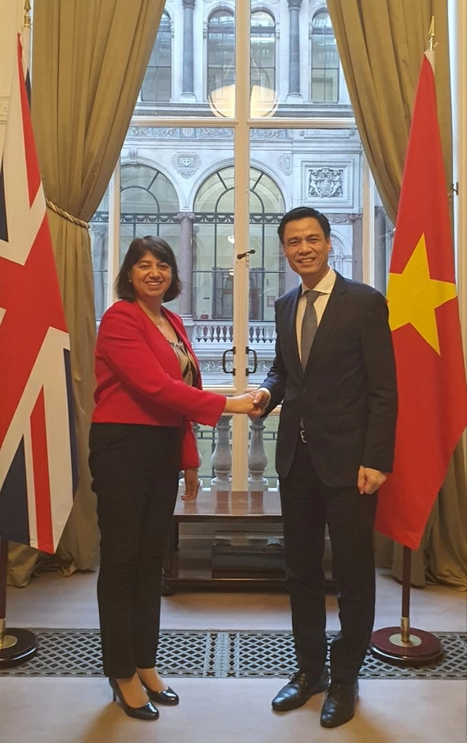Deputy FM Dang Hoang Giang co-chairs ASEAN-UK Senior Officials' Meeting at Wilton Park Deputy FM Dang Hoang Giang co-chairs ASEAN-UK Senior Officials' Meeting at Wilton Park