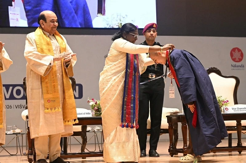 Vietnamese students win Gold medals at Nalanda University, India