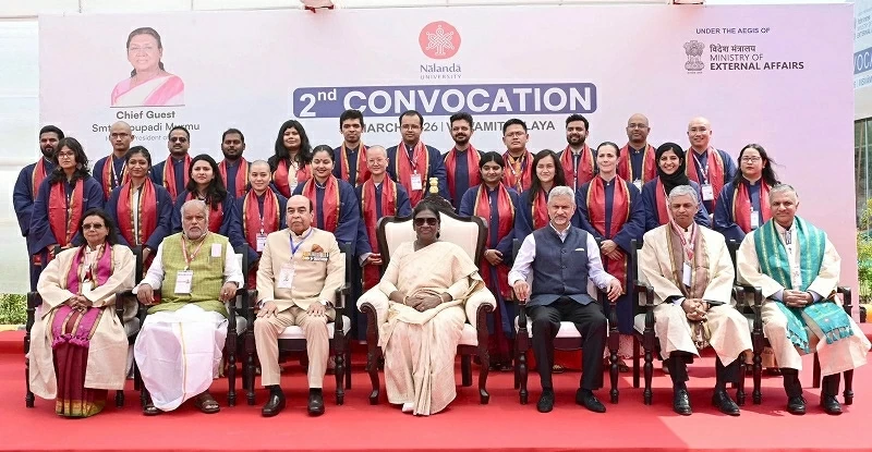 Vietnamese students win Gold medals at Nalanda University, India