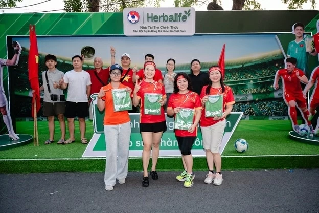 Herbalife Vietnam organised cheering activities for the Vietnam Football Team versus Malaysia in the 2027 Asian Cup qualifiers