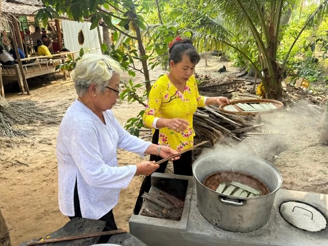 Slowing down in the river region: Nhi Hoa captivates tourists with the simplest things