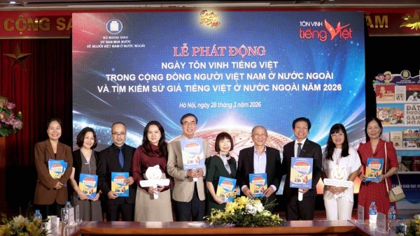 Book series helps preserve the mother tongue among Overseas Vietnamese