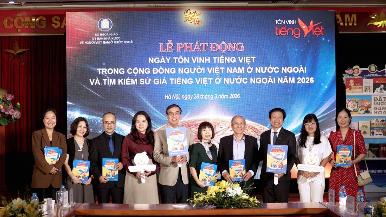Book series helps preserve the mother tongue among Overseas Vietnamese