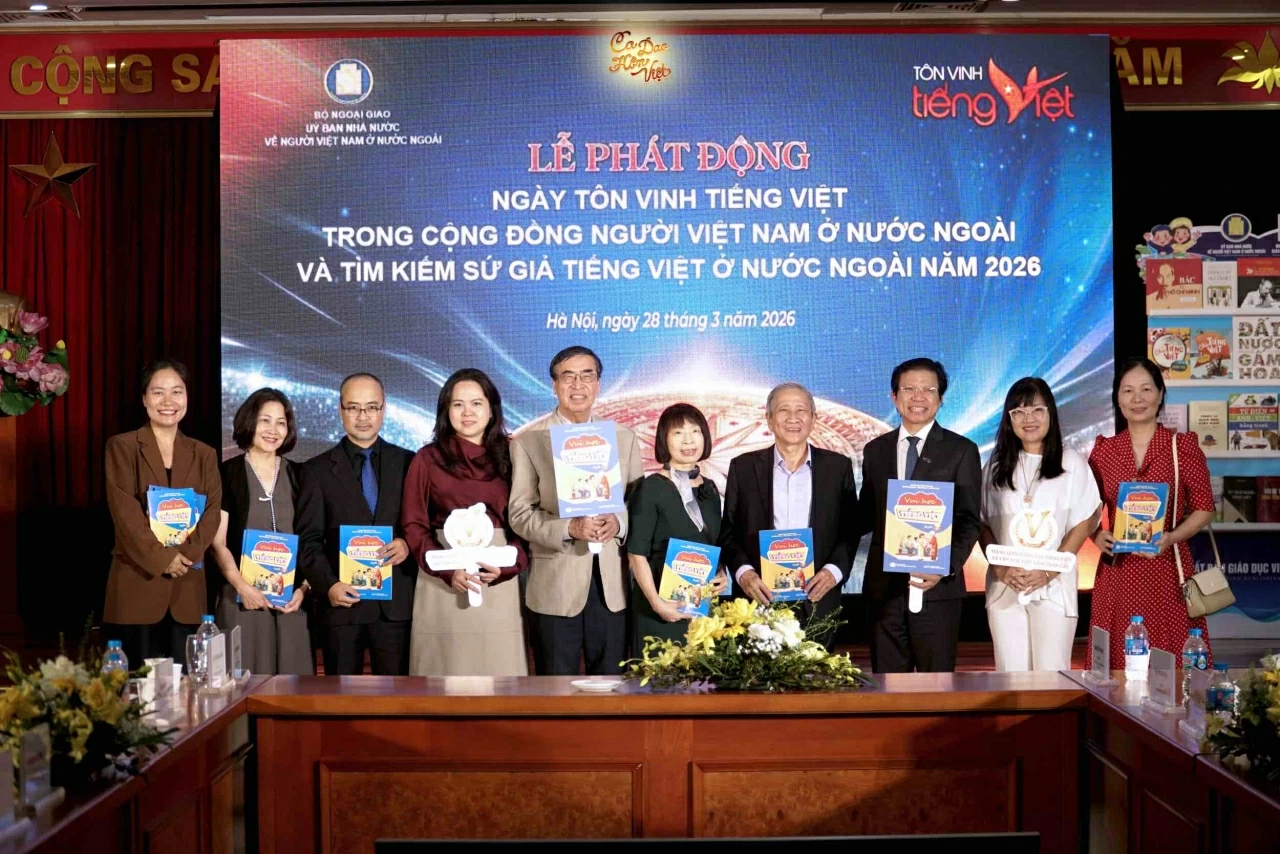 Book series helps preserve the mother tongue among Overseas Vietnamese