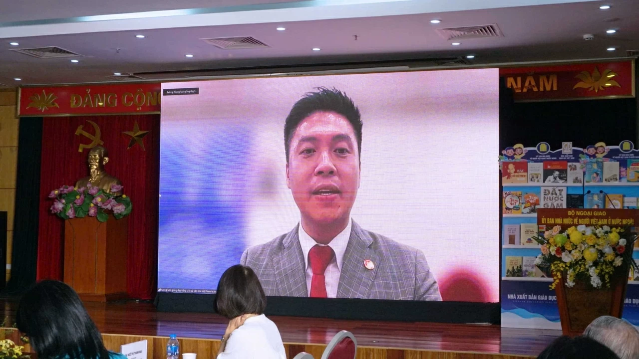 Book series helps preserve the mother tongue among Overseas Vietnamese