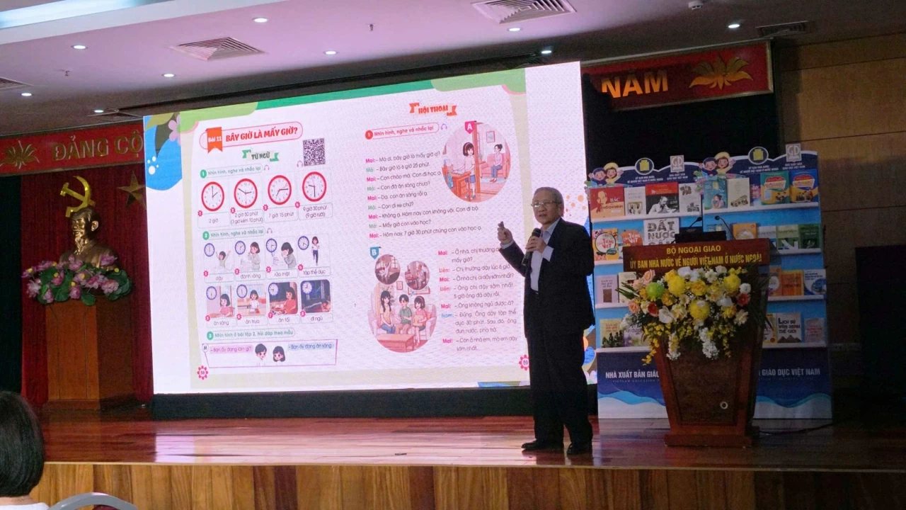 Book series helps preserve the mother tongue among Overseas Vietnamese