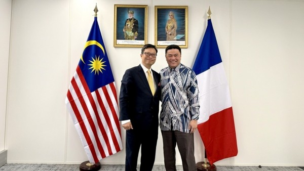 Ambassador Trinh Duc Hai pays courtesy calls on Cambodian and Malaysian Ambassadors in France