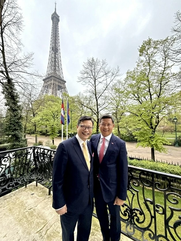 Ambassador Trinh Duc Hai pays courtesy calls on Cambodian and Malaysian Ambassadors in France