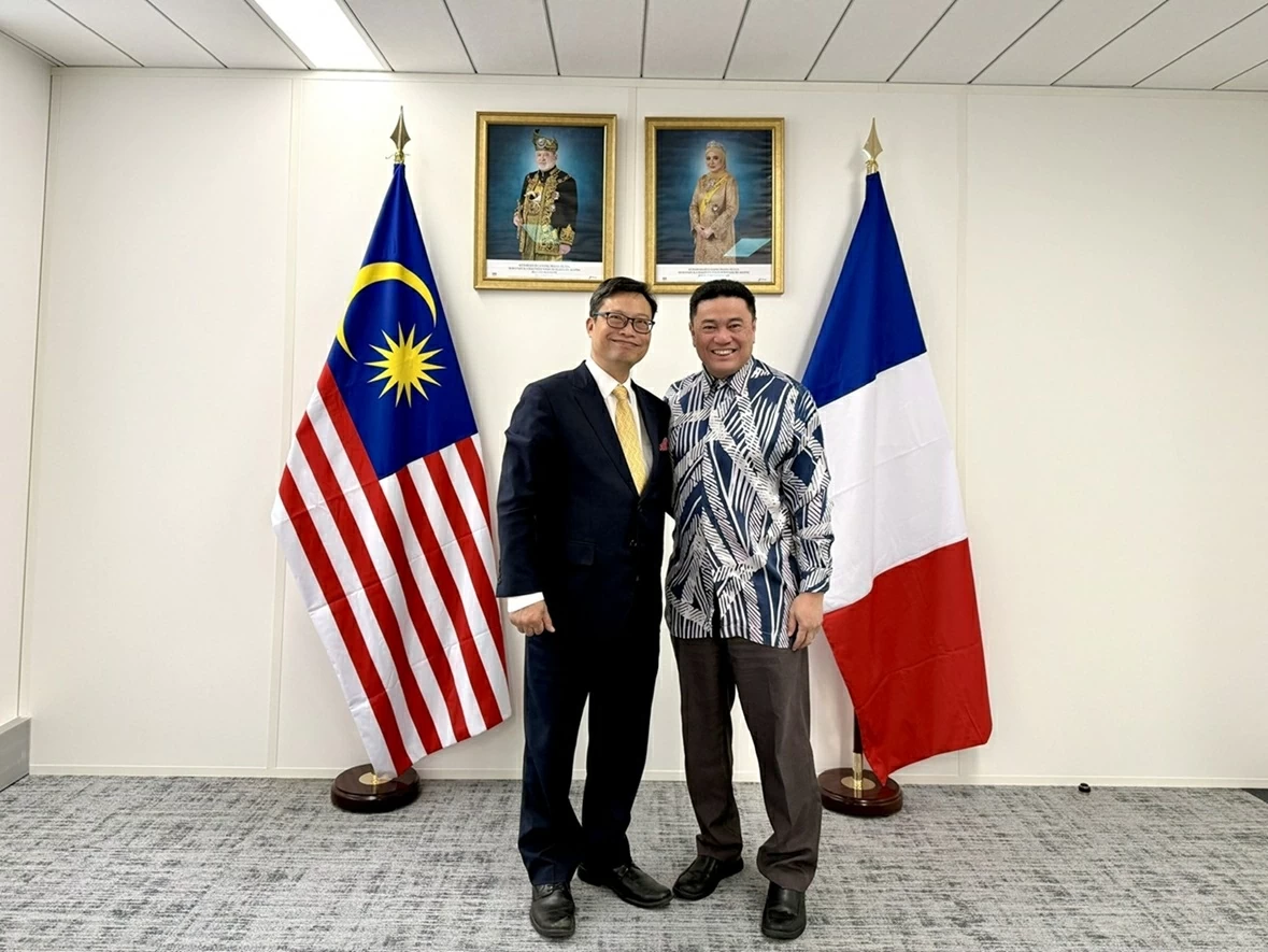 Ambassador Trinh Duc Hai pays courtesy calls on Cambodian and Malaysian Ambassadors in France