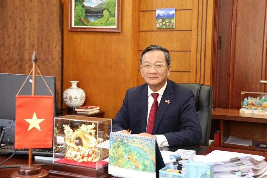 Standing Member of Secretariat Tran Cam Tu's official visit to Laos enhances strategic connectivity, aligns perceptions and actions