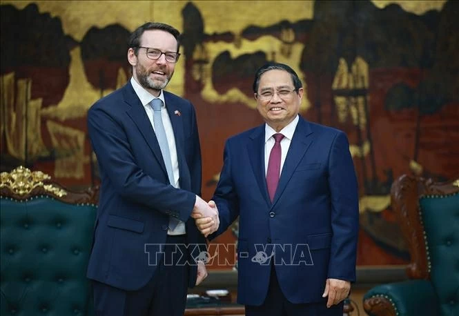 Prime Minister Pham Minh Chinh receives UK Ambassador Iain Frew