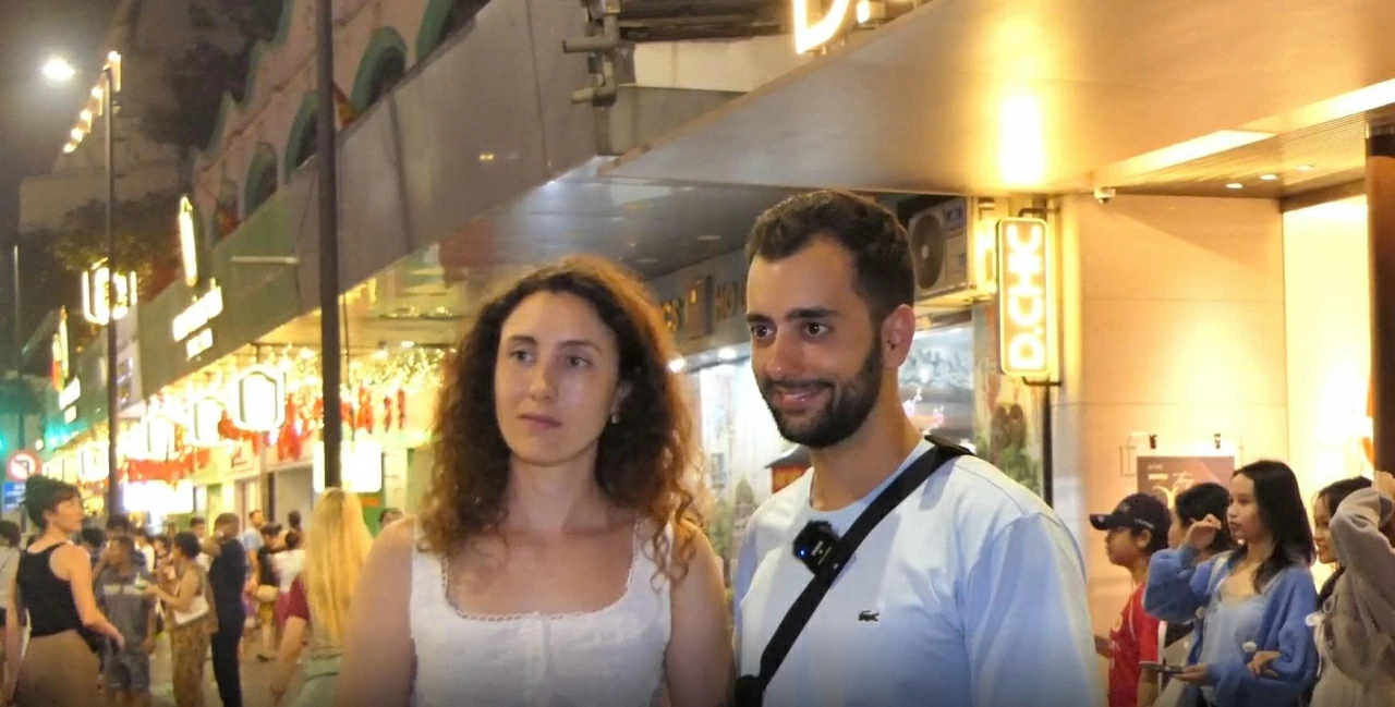 Hanoi's night rhythm in the eyes of international tourists