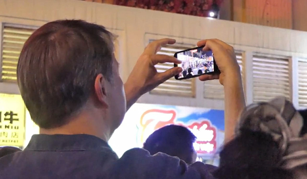 Hanoi's night rhythm in the eyes of international tourists