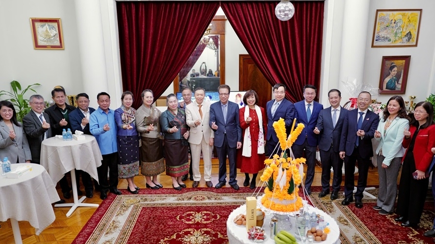 Ambassador Dang Minh Khoi extends greetings on Lao New Year Bunpimay festival