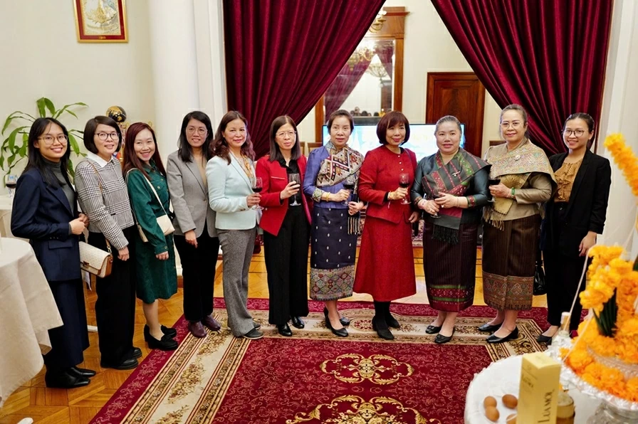 Ambassador Dang Minh Khoi extends greetings on Lao New Year Bunpimay festival Ambassador Dang Minh Khoi extends greetings on Lao New Year Bunpimay festival