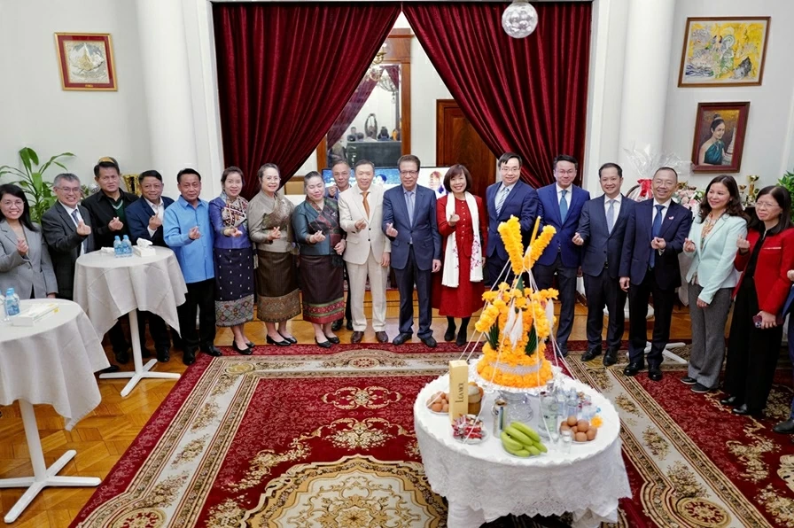 Ambassador Dang Minh Khoi extends greetings on Lao New Year Bunpimay festival Ambassador Dang Minh Khoi extends greetings on Lao New Year Bunpimay festival