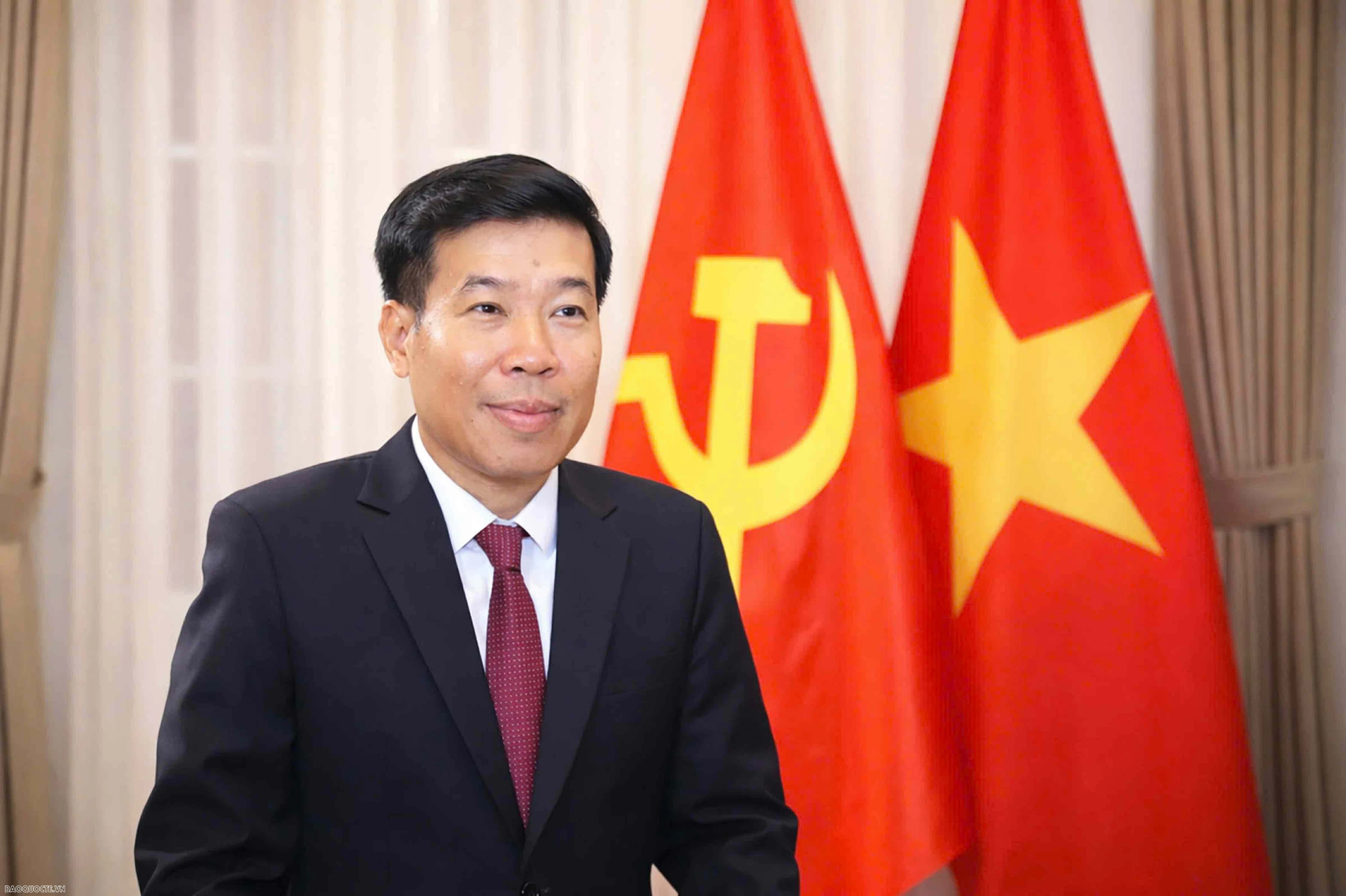 Standing Member of Secretariat Tran Cam Tu's visits to Laos and Cambodia demonstrate consistency in Party's foreign policy Standing Member of Secretariat Tran Cam Tu's visits to Laos and Cambodia demonstrate consistency in Party's foreign policy