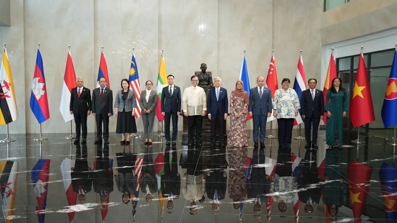 ASEAN senior officials meet to prepare for 48th ASEAN Summit