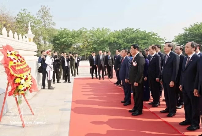 Welcome ceremony held for Standing Member of Secretariat Tran Cam Tu in Vientiane