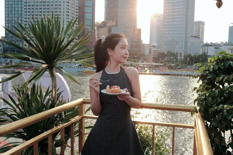 Afternoon tea on the boat: A new chill trend in the heart of Sai Gon