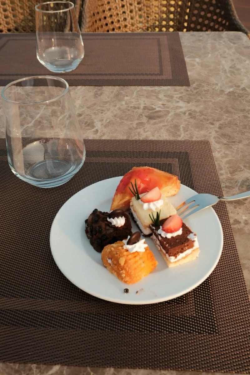 Afternoon tea on the boat: A new chill trend in the heart of Sai Gon Afternoon tea on the boat: A new chill trend in the heart of Sai Gon