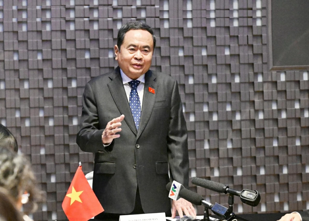 National Assembly Chairman Tran Thanh Man meets with Vietnamese students and scholars in Italy