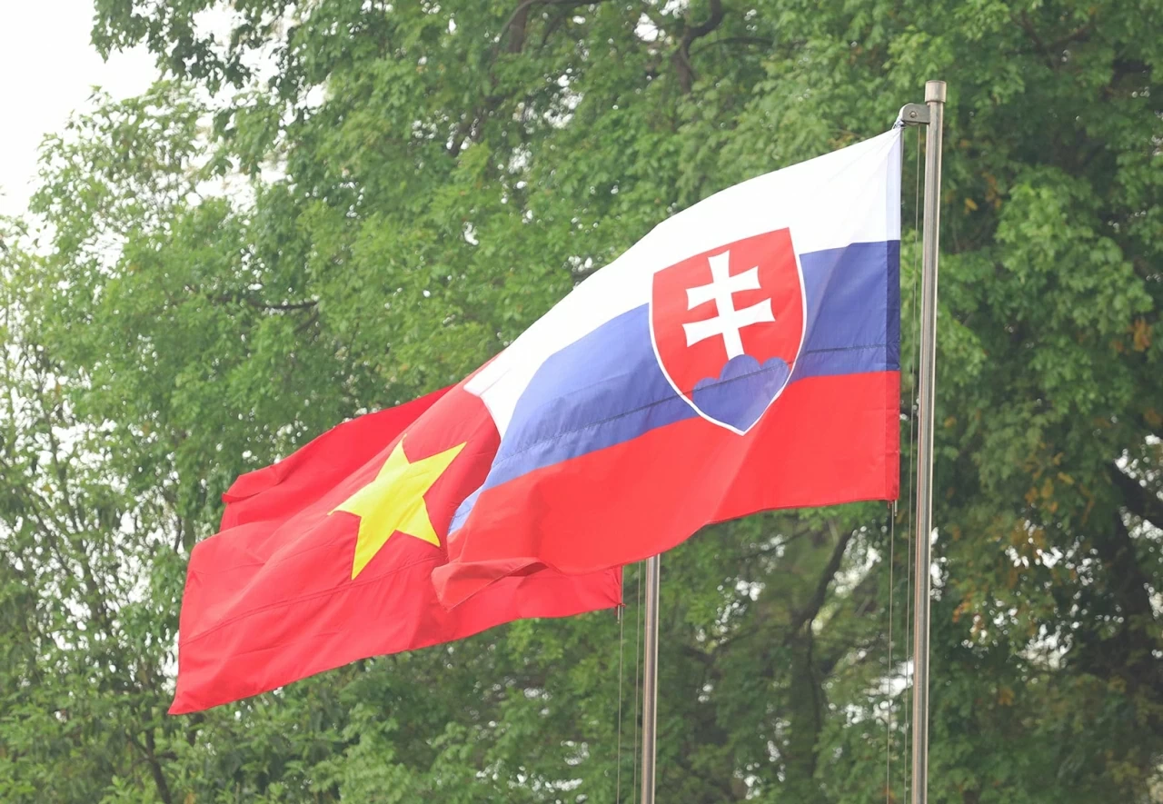 Welcome ceremony held for Slovak Prime Minister Robert Fico in Hanoi