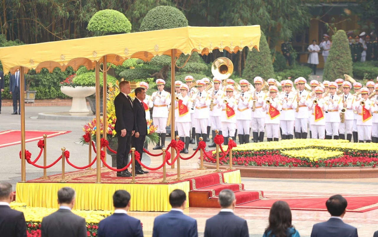 Welcome ceremony held for Slovak Prime Minister Robert Fico in Hanoi Welcome ceremony held for Slovak Prime Minister Robert Fico in Hanoi