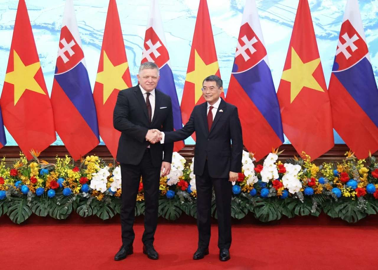 Welcome ceremony held for Slovak Prime Minister Robert Fico in Hanoi Welcome ceremony held for Slovak Prime Minister Robert Fico in Hanoi