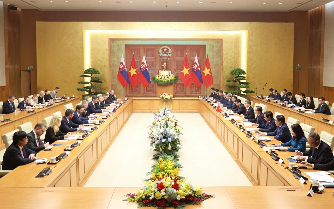 Welcome ceremony held for Slovak Prime Minister Robert Fico in Hanoi