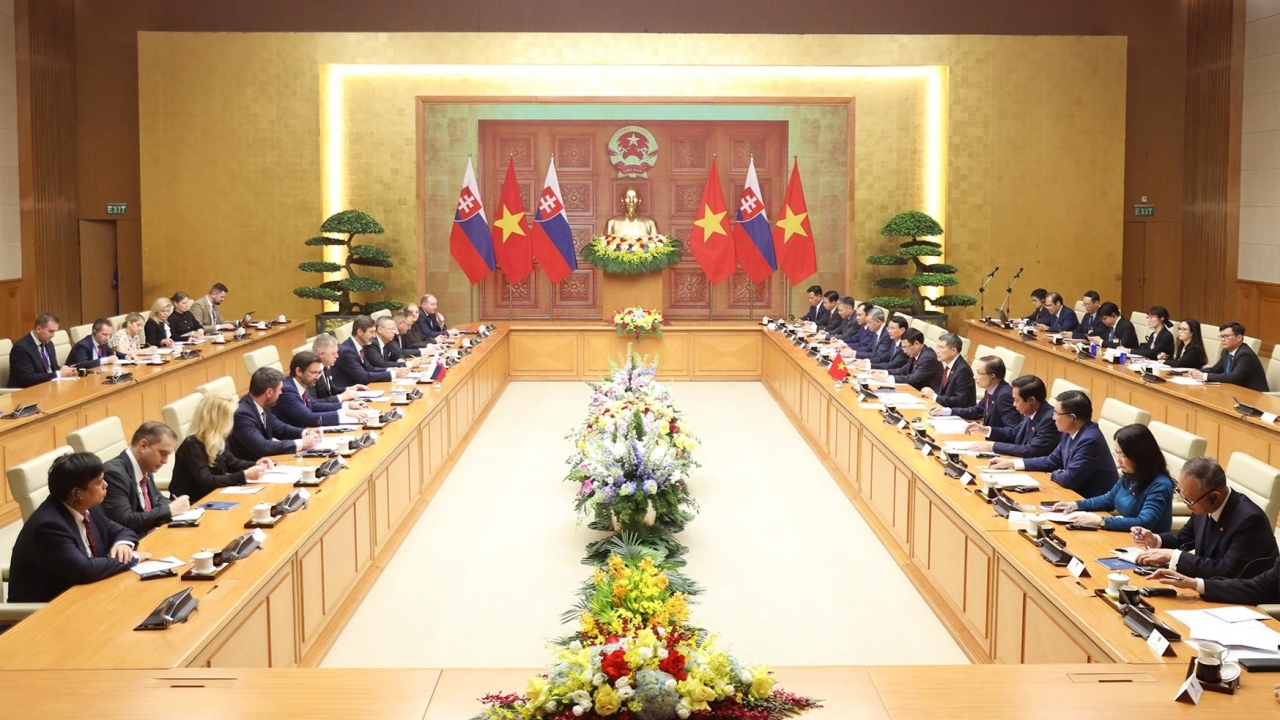 Vietnam, Slovakia Prime Ministers hold talks, discuss measures to advance bilateral relations