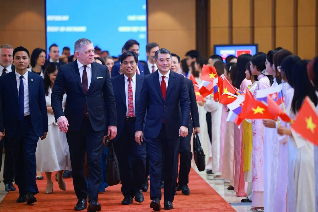 Vietnam and Slovakia upgrade relations to strategic partnership, sign multiple cooperation documents Vietnam and Slovakia upgrade relations to strategic partnership, sign multiple cooperation documents