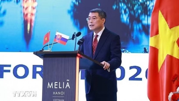 Vietnam, Slovakia Prime Ministers attend business forum to boost bilateral cooperation