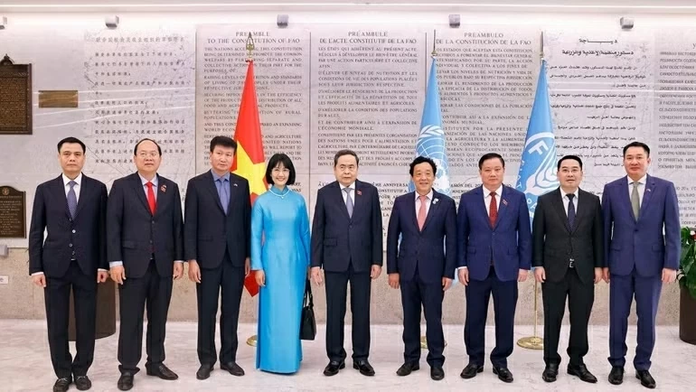National Assembly Chairman Tran Thanh Man receives FAO Director-General